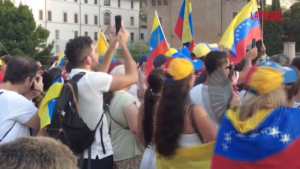 Roma, venezuelani in piazza contro Maduro: “Truffa elettorale, ci sono le prove”