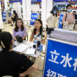 Cina, disoccupazione giovanile sale al 17,1% a luglio