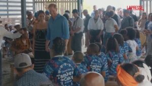 Colombia, Harry e Meghan suonano i tamburi a Cartagena