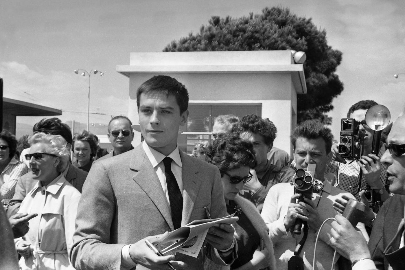 Chi era Alain Delon, dal successo degli anni ’60 alla sua vita privata