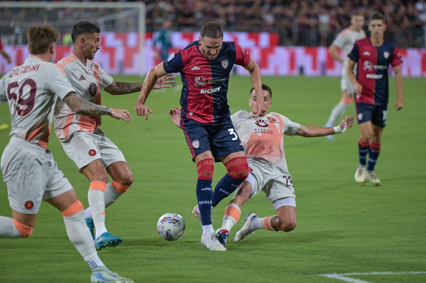 Serie A, Roma sbatte contro il muro Cagliari