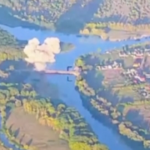 Russia, il ponte distrutto dalle forze ucraine: il momento dell’esplosione
