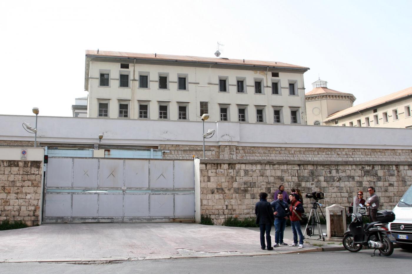 Carceri, gravissimi disordini a Bari: sequestrata infermiera