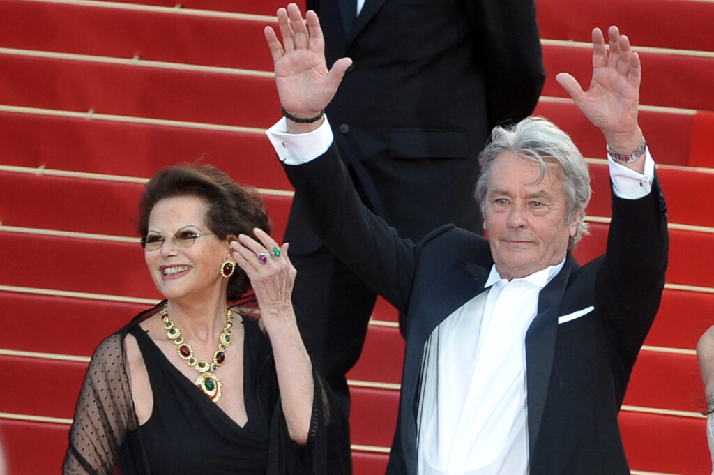 Galleria foto 'Addio ad Alain Delon, le più belle foto dell’attore francese' - foto 14