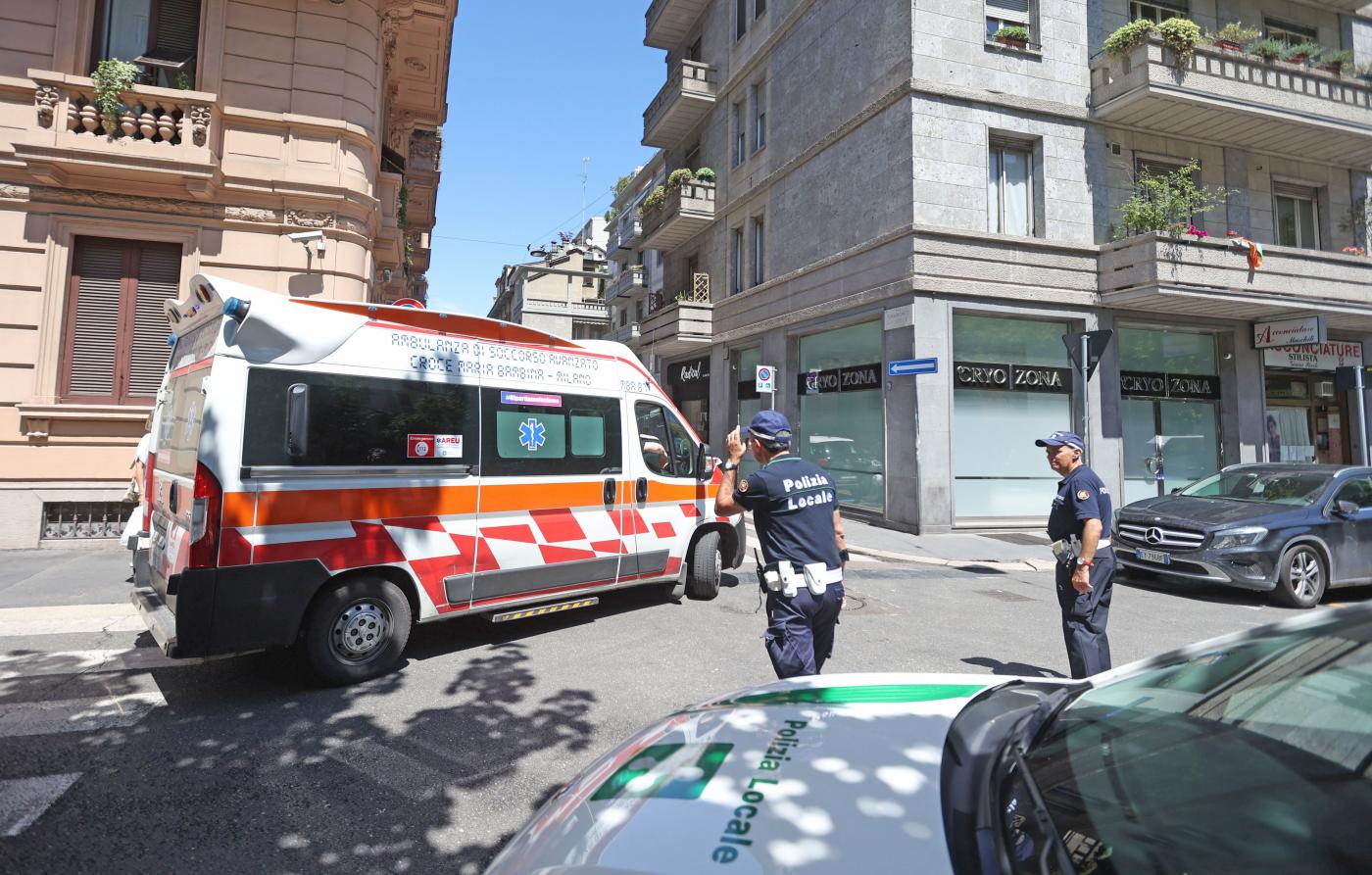 Incidenti lavoro, incastrato in nastro compattatore rifiuti: morto 22enne a Monza Incidenti lavoro, incastrato in nastro compattatore rifiuti: morto 22enne a Monza