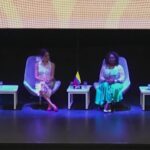 Harry e Meghan in Colombia, la duchessa di Sussex parla in spagnolo durante un panel: la gioia del pubblico in sala