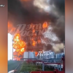 Russia, continua a bruciare il deposito di petrolio a Proletarsk