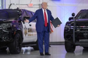 L\'ex presidente Donald Trump parla di criminalità e sicurezza a Livingston
