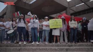 Messico, proteste contro la riforma del sistema giudiziario: in sciopero i dipendenti dei tribunali federali