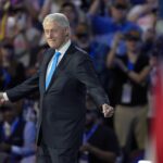 Usa 2024, Bill Clinton: “Harris è l’unica candidata con una visione”