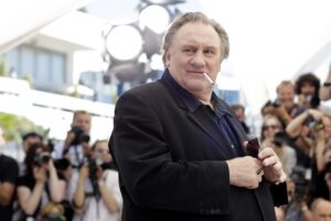 Francia, procura Parigi: “Processare Depardieu per stupro”