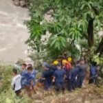 Nepal, un autobus di pellegrini esce di strada: 14 morti e 16 feriti