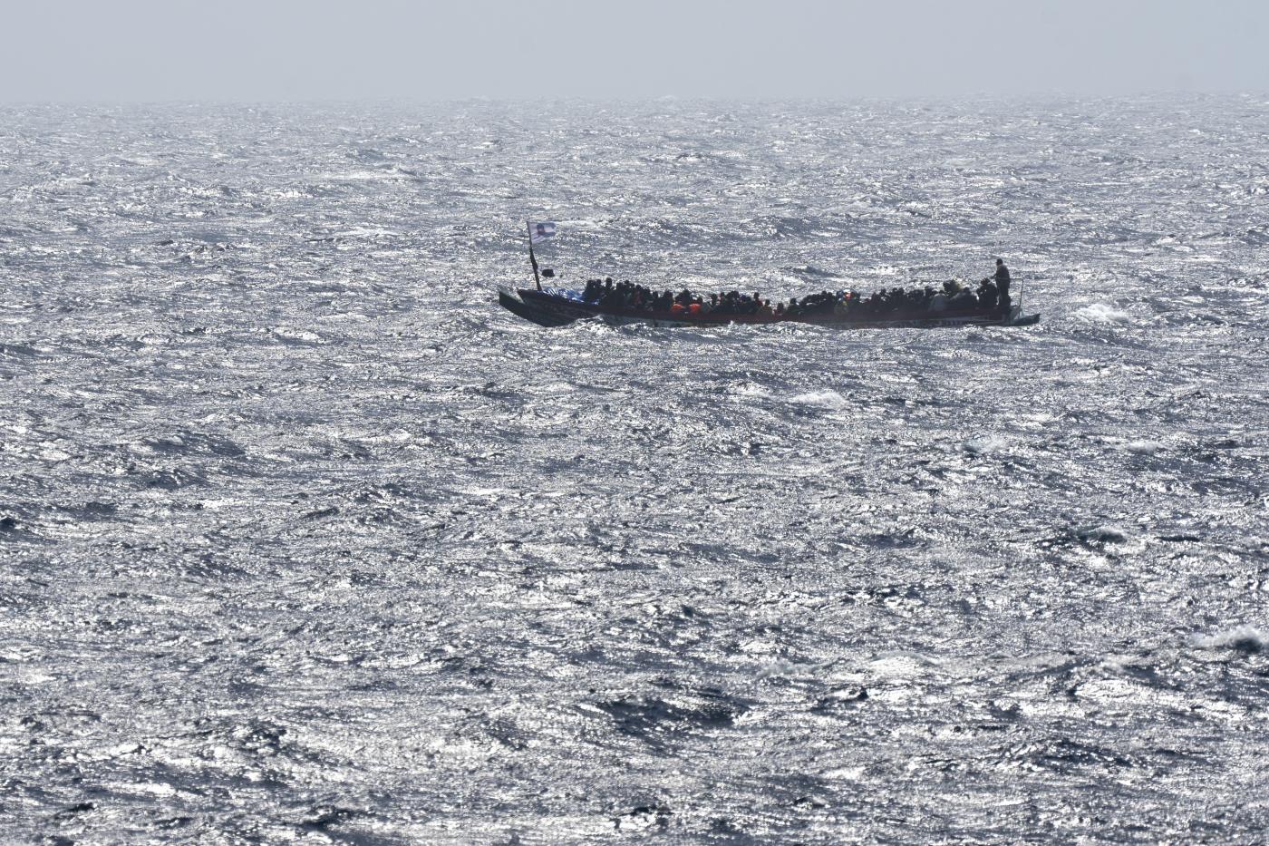 Migranti, naufragio al largo di Rodi: otto morti