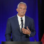 Usa 2024, Robert F. Kennedy Jr: “Sospendo la mia campagna presidenziale”
