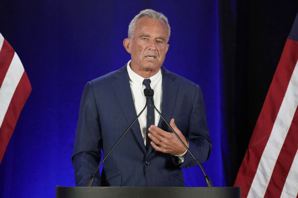Usa 2024, Robert F. Kennedy Jr: “Sospendo la mia campagna presidenziale”