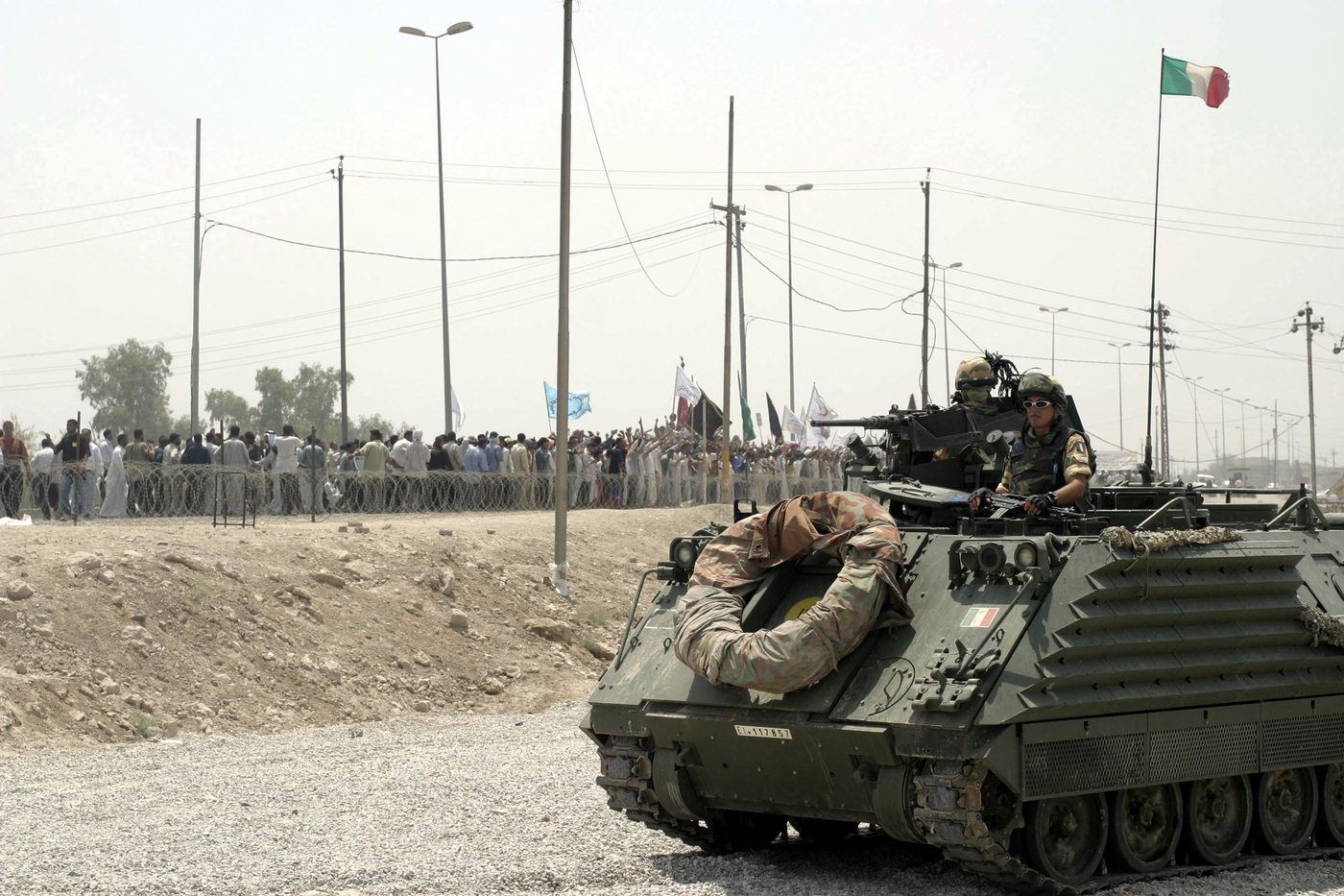 Iraq, quattro militari italiani feriti in incidente stradale Iraq, quattro militari italiani feriti in incidente stradale