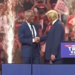 Usa 2024, Robert Kennedy sul palco con Trump: “Renderà l’America di nuovo sana”