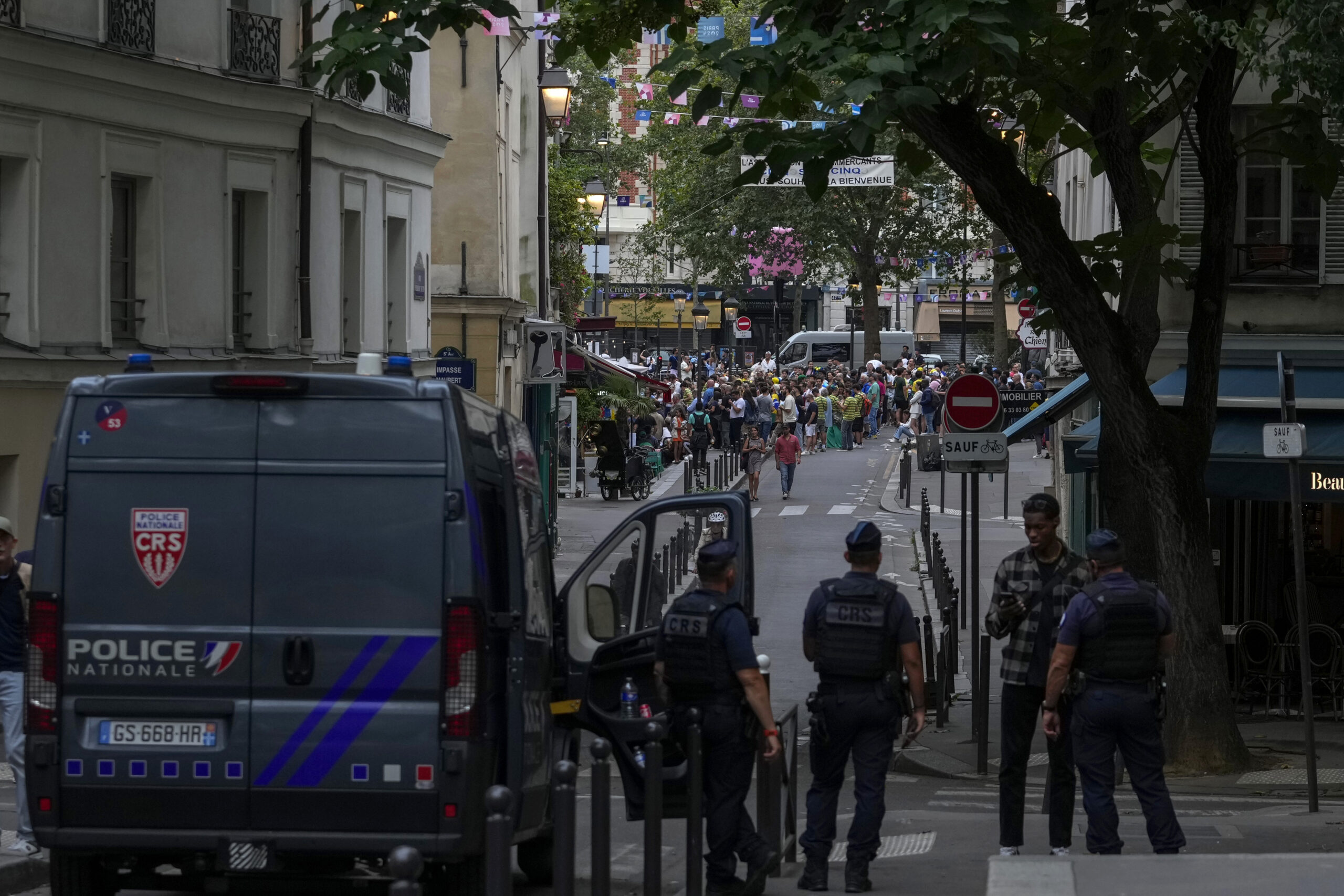Francia, auto bruciate ed esplosione davanti a sinagoga a La Grande-Motte