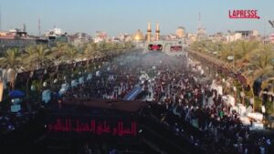 Iraq, una folla di pellegrini a Kerbala per il pellegrinaggio dell’Arbaeen