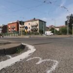 Milano, ciclista investito da pirata della strada: è grave