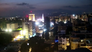 Israele, esplosioni e razzi nel cielo al confine con il Libano