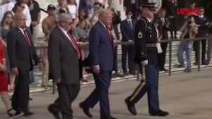 Usa, Trump al cimitero di Arlington
