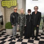 Venezia81, tornano le star sul red carpet: apertura dark con Tim Burton