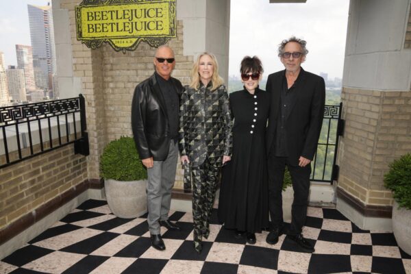 Venezia81, tornano le star sul red carpet: apertura dark con Tim Burton