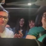 Laura Pausini, karaoke in auto con le amiche di infanzia a Solarolo