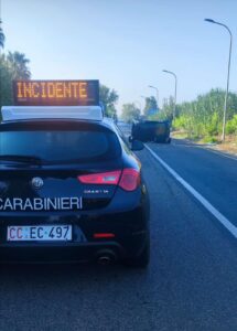 Auto ribaltata nel Napoletano, denunciata la madre della bimba morta