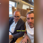 Bruno Vespa litiga con un contestatore in treno: “Professionista della disinformazione”