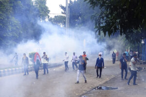 India, scontri durante manifestazione per dottoressa violentata e uccisa