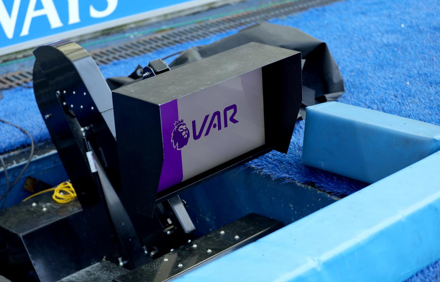 Calcio, Var low cost a chiamata: cos’è il Football Video Support Calcio, Var low cost a chiamata: cos’è il Football Video Support