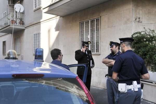 Lecce, 23enne trovato morto in casa: inchiesta per istigazione al suicidio
