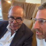 Bruno Vespa, lite con un contestatore sul treno: “Professionista della disinformazione”