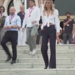 Mostra cinema Venezia, la madrina Sveva Alviti posa per i fotografi