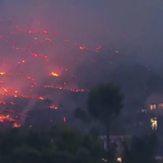 Croazia, bruciano le colline di Spalato: le fiamme circondano le abitazioni