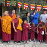 India, il Dalai Lama torna a Dharamshala dopo l’operazione al ginocchio