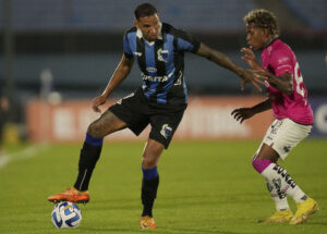 Brasile, è morto il calciatore Juan Izquierdo: era collassato in campo in Copa Libertadores