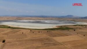 Clima, emergenza siccità in Grecia: il lago Picrolimni è totalmente prosciugato