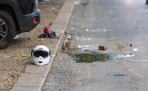 Napoli, perde controllo della moto: morto 22enne