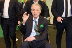 Lega, Castelli: “Umberto Bossi sta bene, così gli allungano la vita”