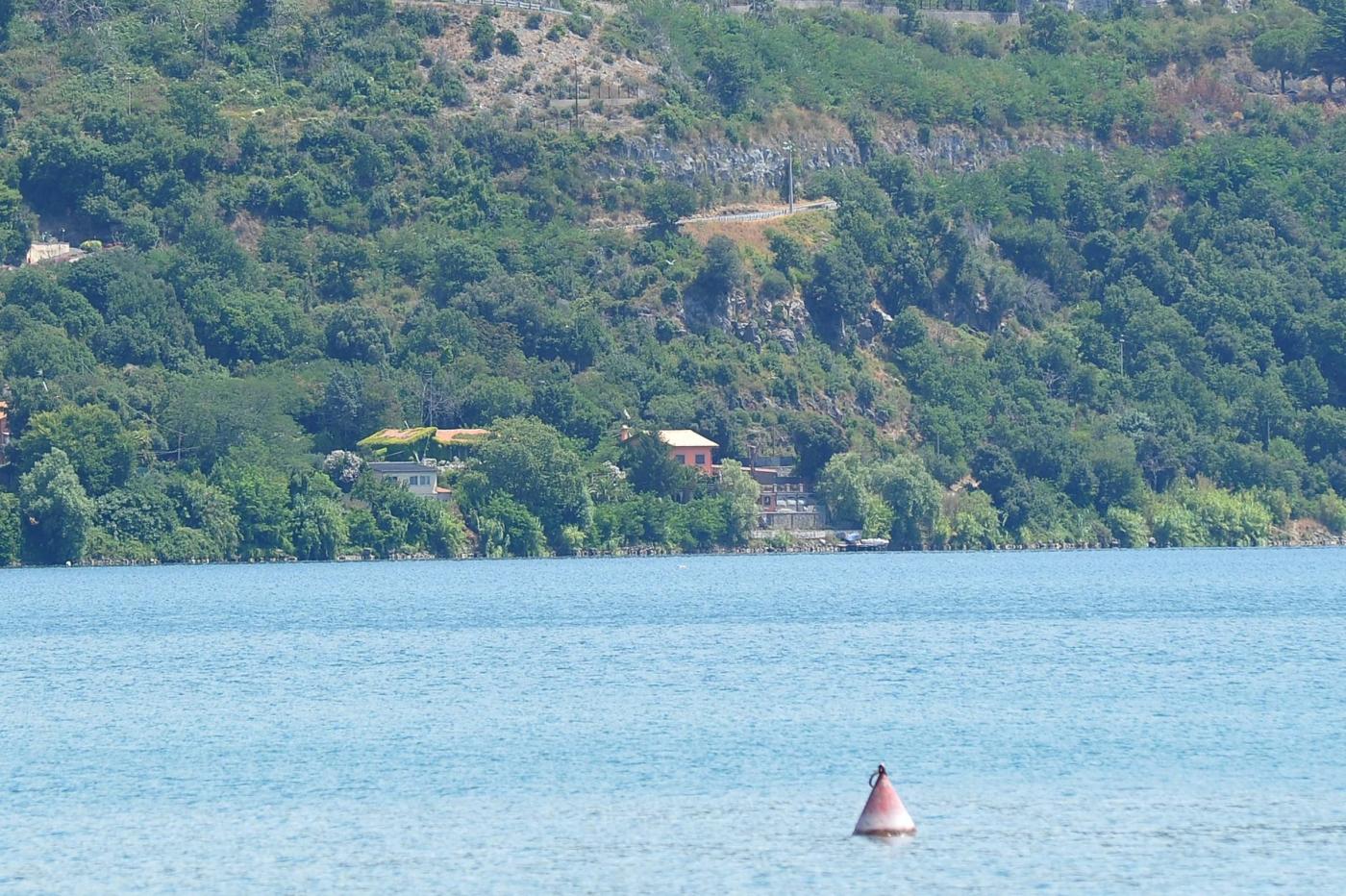 Roma, recuperati i corpi di due ragazzi dispersi nel lago a Castel Gandolfo