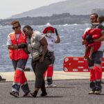 Migranti, donna incinta di otto mesi raggiunge Ceuta a nuoto: “L’ho fatto per mio figlio”
