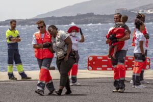 Spagna, migranti sbarcano al porto di La Estaca a Valverde