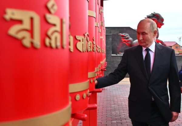 Il Presidente russo Vladimir Putin visita il datsan di Tubten Shedrub Ling a Kyzyl, Repubblica di Tyva, Russia