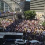 Israele, in centinaia bloccano strada principale a Tel Aviv: chiedono accordo per rilascio ostaggi