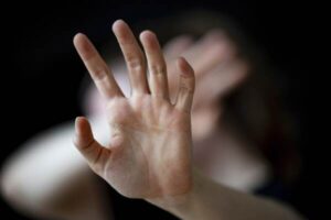 Taranto, tre fermi per violenza sessuale su 23enne