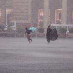 Maltempo, bomba d’acqua su Roma: strade del centro come fiumi