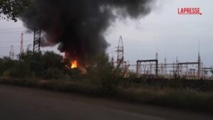 Ucraina, centrale elettrica in fiamme dopo attacco su Dnipro